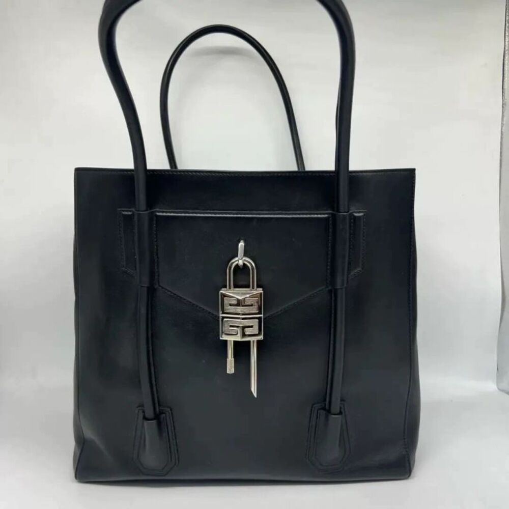 Givenchy Women Pre-Loved Bag Very Good Condition
